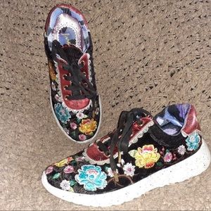 IRREGULAR CHOICE-Black Velvet Floral Embroidery